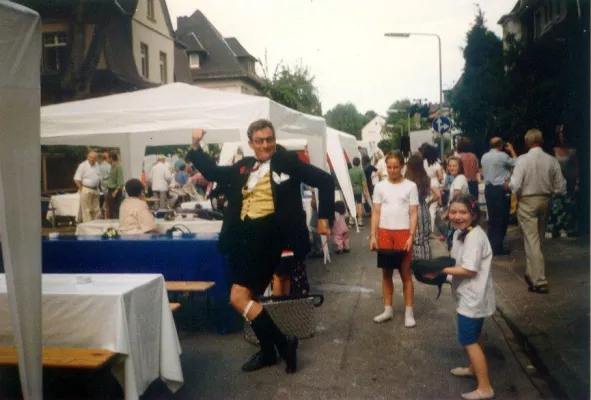 Bild: Das beliebte Brighella Straßenfest findet am 13. und 14. August 2011 statt