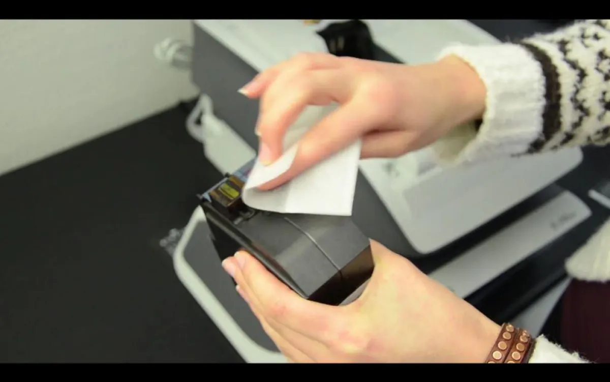 Die Service-Videos von BBV-Domke zeigen unter anderem die Druckkopf-Reinigung einer Frankiermaschine