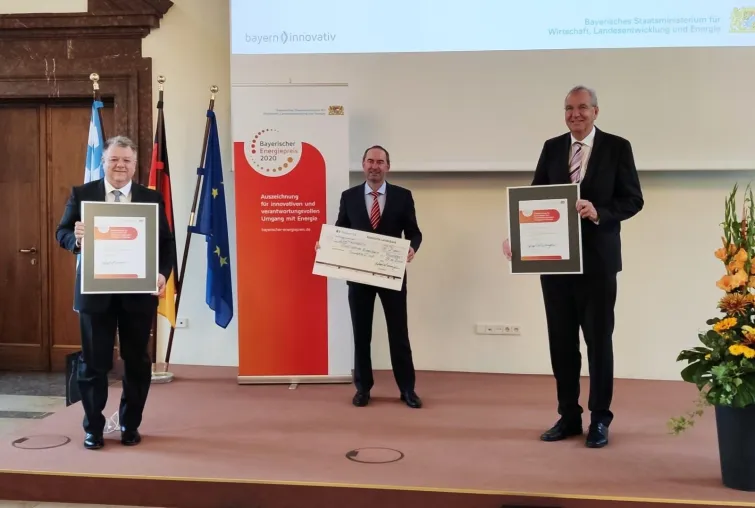 Bild: Bayerischer Energiepreis 2020 für die Stadtwerke Rosenheim und die SolarNext AG