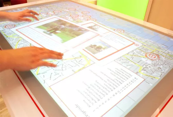 eyefactive Multitouch-Technologie begeistert Besucher der Haspa-Filiale am Jungfernstieg Bild: eyefactive Multitouch-Technologie begeistert Besucher der Haspa-Filiale am Jungfernstieg