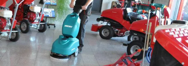 Schnelle Zwischenreinigung ohne Trockenzeit: Die ERCO-Scheuersaugmaschinen Bild: Schnelle Zwischenreinigung ohne Trockenzeit: Die ERCO-Scheuersaugmaschinen