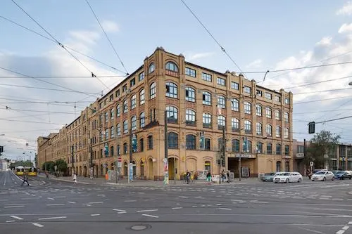 Neues Business Center in der Leuchtenfabrik Treptow-Köpenick bietet viel Platz für flexibles Arbeiten Bild: Neues Business Center in der Leuchtenfabrik Treptow-Köpenick bietet viel Platz für flexibles Arbeiten