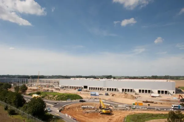 Bild: 25-Millionen-Investition: Kleine-Gruppe feiert Richtfest im neuen Logistikzentrum Jüchen