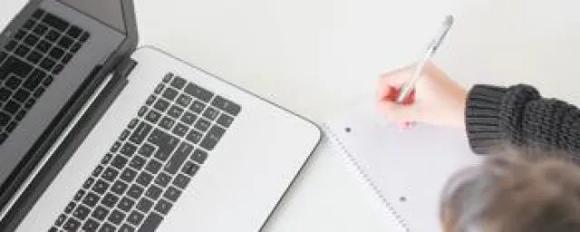 Bild: Mitarbeiter im Datenschutz schulen: textzeichnerin produziert DSGVO Erklärvideos