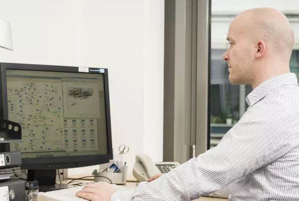 Bild: Computer berechnen Umgestaltung von Mikroorganismen zu Zellfabriken