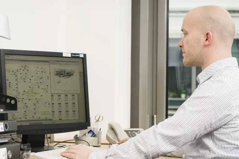 Bild: Computer berechnen Umgestaltung von Mikroorganismen zu Zellfabriken