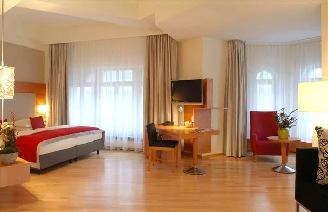 Hotel Alexander Plaza: Weltberühmtes und Neugestaltetes mitten in Berlin. Bild: Hotel Alexander Plaza: Weltberühmtes und Neugestaltetes mitten in Berlin.
