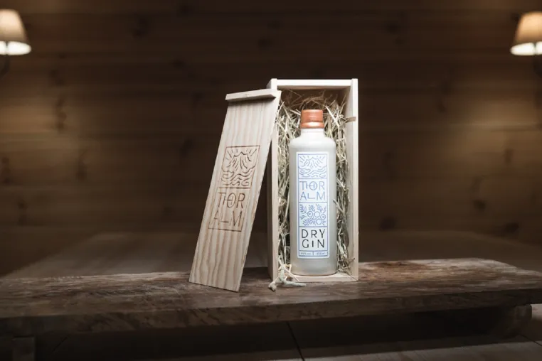 THORALM Dry Gin im edlen Geschenkset: Das exklusive Weihnachtsgeschenk für Gin-Liebhaber Bild: THORALM Dry Gin im edlen Geschenkset: Das exklusive Weihnachtsgeschenk für Gin-Liebhaber