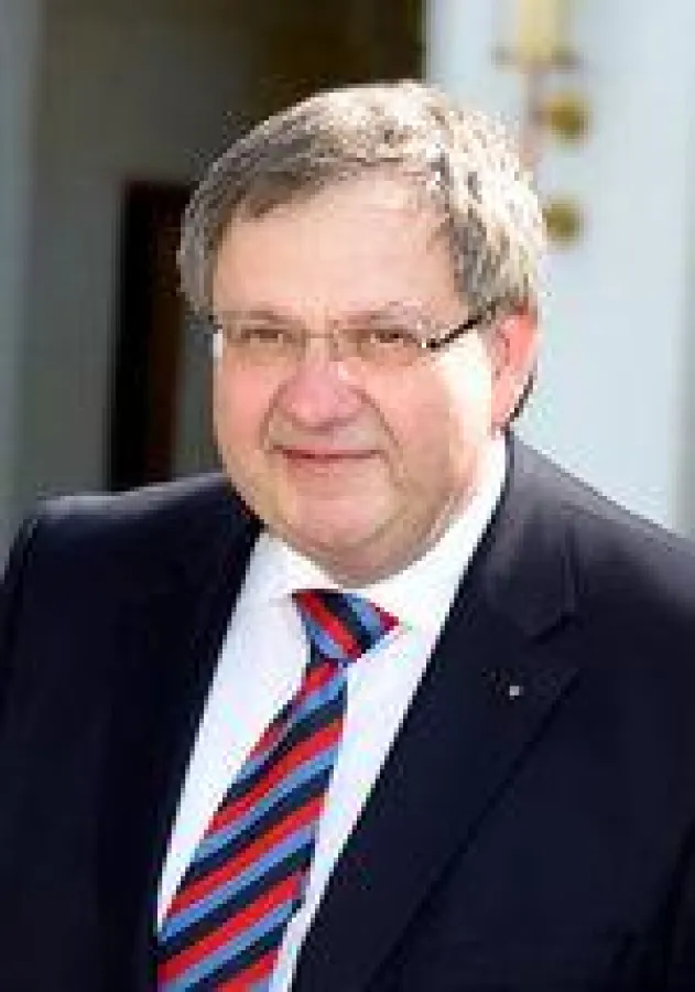Dr. Ekkehard Klug, Bildungsminister a.D.