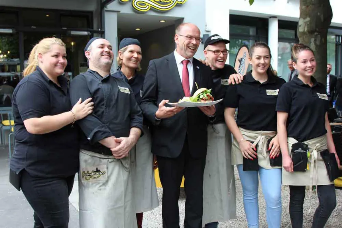 NRW-Arbeitsminister Rainer Schmeltzer zu Besuch im Godesburger