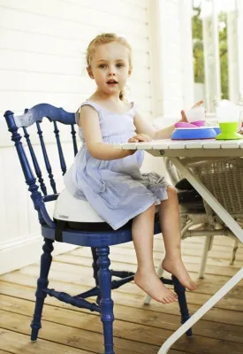 Bild: „Mama, Papa ich bin jetzt genau so groß wie ihr“ – fröhliche Mahlzeiten mit der ganzen Familie