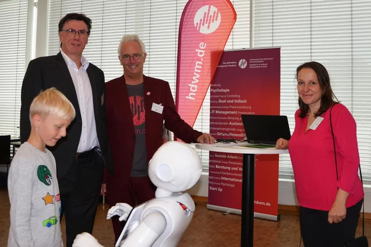 Bild: HdWM engagiert bei Meet and Code im Technoseum - Management-Hochschule präsentiert innovative Technologien
