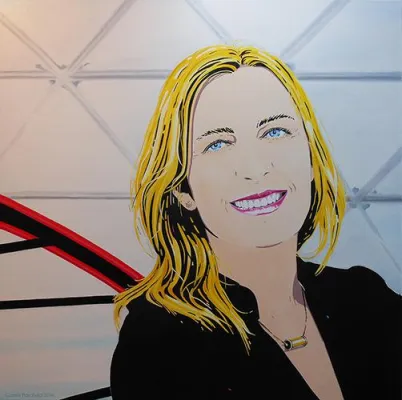 Bild: CAROLA PASCHOLD zeigt Frau Dr. Marion Ackermann in der Work & Women Ausstellung