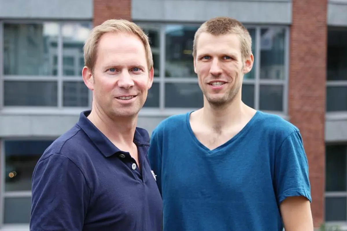 Metafoto Gründerteam: Geschäftsführer Benjamin Tange und CTO Thorben Schröder (v.l.n.r.)