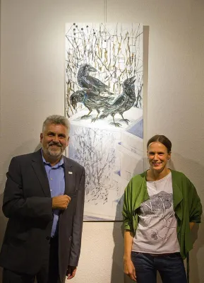 Bild: Regionale Künstlerin begeistert mit Humor, Gesellschaftskritik und Doppeldeutigkeit