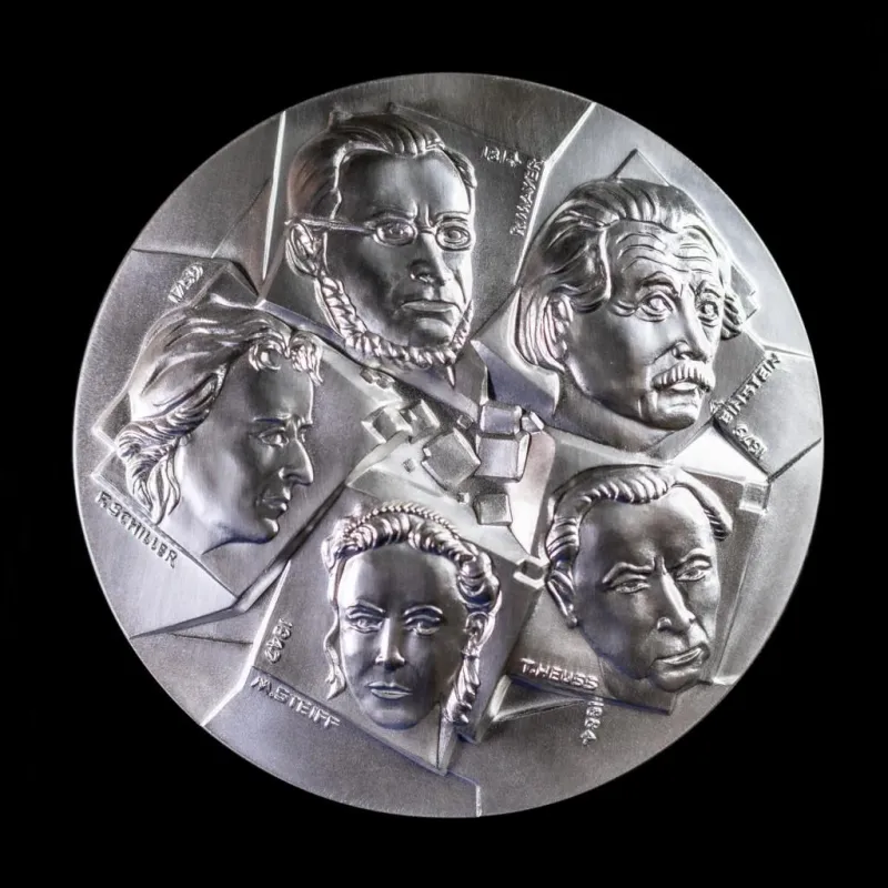 Die Preisträger erhalten die Medaille 