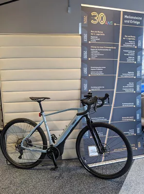 Bild: ANS präsentiert auf der Messe SMTconnect modernste Fertigungslösungen & verlost ein E-Bike