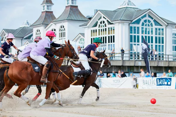 Bild:  8. Deutsche Beach Polo Meisterschaft - 04.-06.10.2024 im Ostseebad Sellin