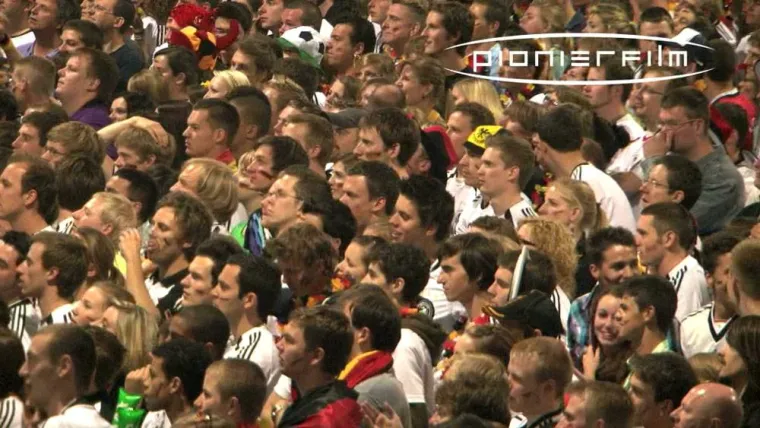 Bild: Public Viewing - Wie die WM ohne Vuvuzela funktioniert