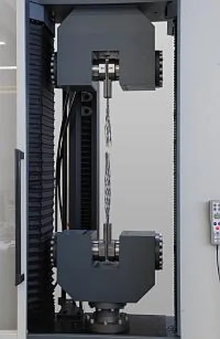 Bild: Zugversuch an Spannlitzen