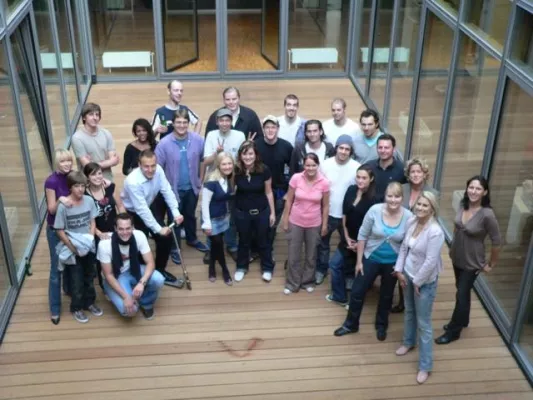 Michael Vagedes beauftragt Studenten der medienakademie Bild: Michael Vagedes beauftragt Studenten der medienakademie