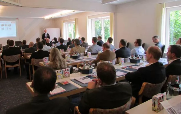 Bild: Informationsveranstaltung im Logistikzentrum zeigte Lösungen für die Nahrungsmittelindustrie auf