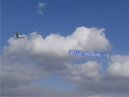 Bild: SKY Luftwerbung - Bannerflüge vom Flughafen Lübeck