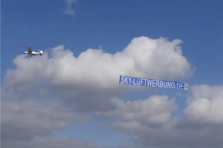 Bild: SKY Luftwerbung - Bannerflüge vom Flughafen Lübeck