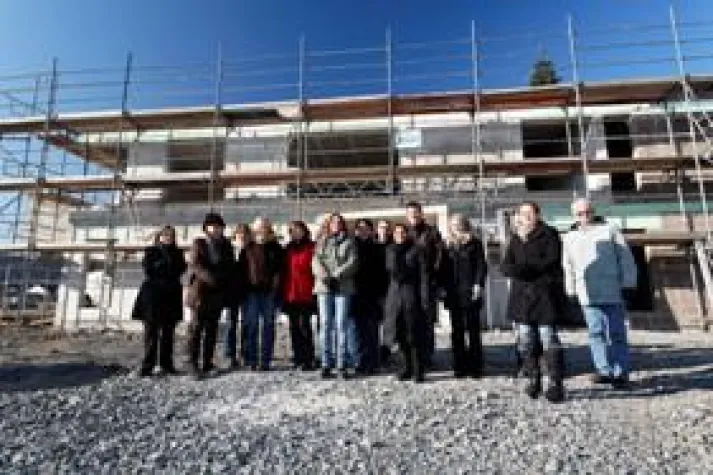 Akustiker-Gemeinschaft feiert Richtfest: Rohbau der neuen HÖREX-Zentrale vorzeitig fertiggestellt Bild: Akustiker-Gemeinschaft feiert Richtfest: Rohbau der neuen HÖREX-Zentrale vorzeitig fertiggestellt