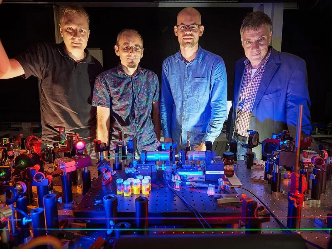 The Bonn researchers (from left) Dr. Tobias Damm, Dr. Frank Vewinger, David Dung und Prof. Dr. Martin Weitz. (Photo: Volker Lannert/Uni Bonn)