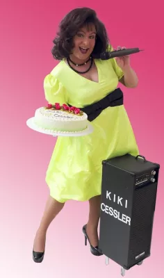 Bild: Travestiekünstlerin Kiki Cessler aus Berlin ist ein Singendes Telegramm zum Muttertag