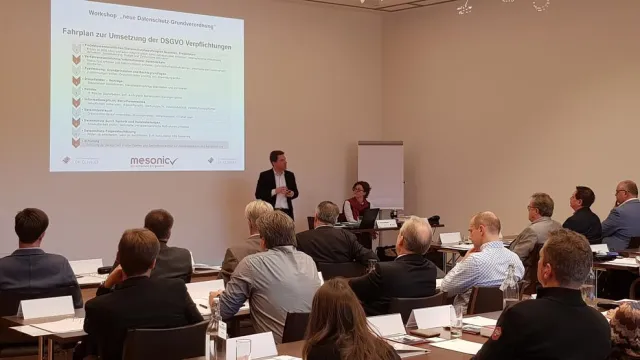 Bild: Unternehmensberater Thomas Ollinger hielt mit Rechtsanwältin Nina Ollinger ein DSG-VO-Seminar für mesonic