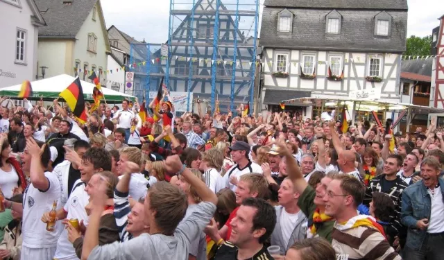 Bild: Rund tausend Besucher fieberten beim Public Viewing in Bad Camberg mit