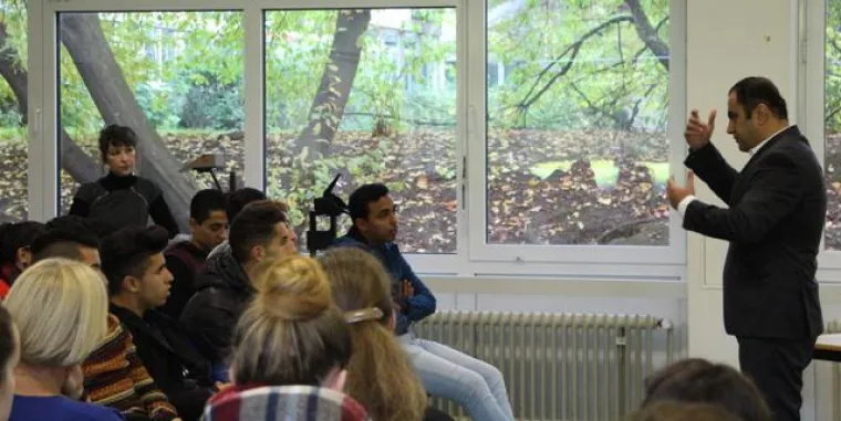 Bild: Motivation auf Augenhöhe - Sprache ist der Schlüssel zur Integration