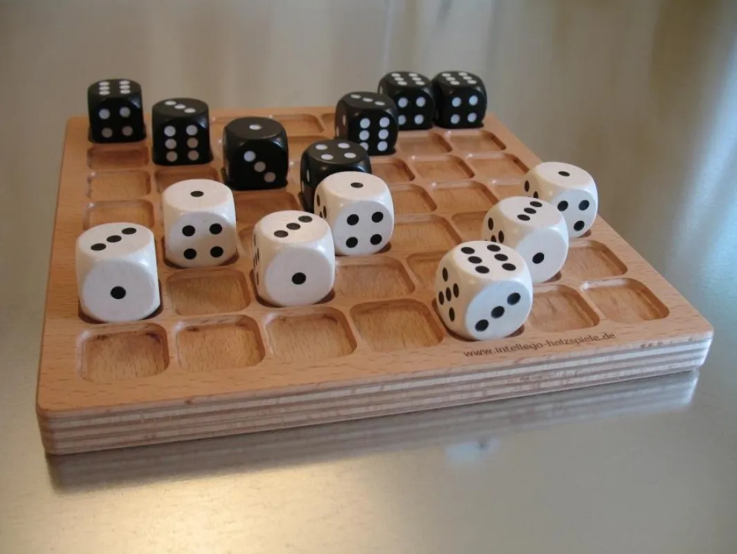 CUBLINO - ein Würfelspiel der anderen Art. Die Würfel sind nicht Glücksbringer, sondern Spielsteine.