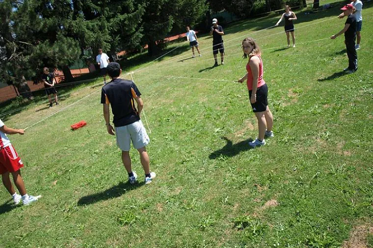 Bild: Warum Outdoor Teambuilding Sinn macht.