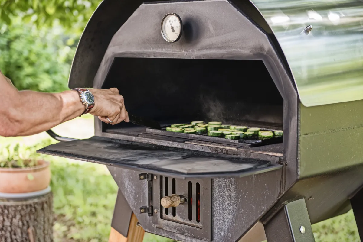 Ein selbst bereitetes Menü aus dem Holzbackofen ist ein (Genuss-) Erlebnis. (© Rebluchs)