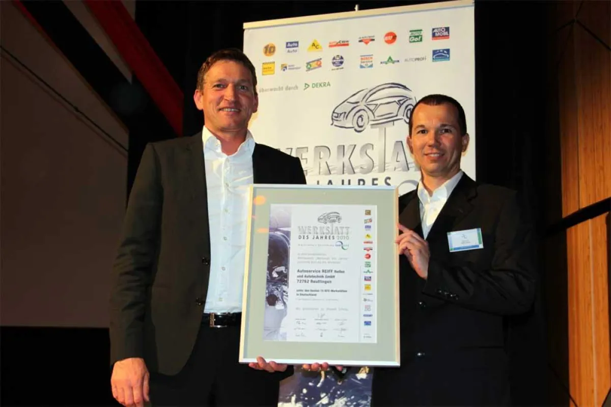 von links: Volker Eitel, Leiter A/B/S Autoservice und Igor Hric, Niederlassungsleiter A/B/S Autoservice Stuttgart-Möhringen