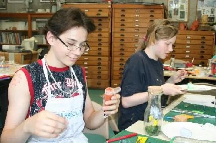 Bild: „Eine Flaschenpost im Meer der Stille“ - ReSound startet neues Kreativ-Projekt mit hörgeschädigten Kindern