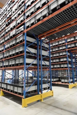 Bild: Staubfreies Lager dank smarter Kunststoffpalettenbox