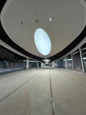 Bild: Neue Lichtdecken im Isar Center München sorgen für modernes Ambiente und mehr Energieeffizienz