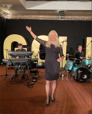 Bild: INSTANT SPEAKING - Sandra Willis auf Speaker Slam in München
