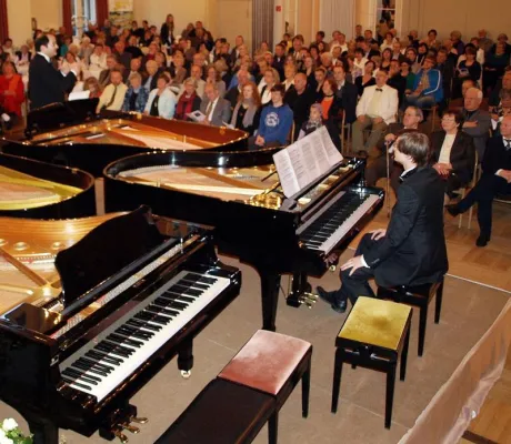 Bad Herrenalb: Beim Internationalen Klavierduo-Festival begeistern weltberühmte Ensembles & Nachwuchspianisten Bild: Bad Herrenalb: Beim Internationalen Klavierduo-Festival begeistern weltberühmte Ensembles & Nachwuchspianisten