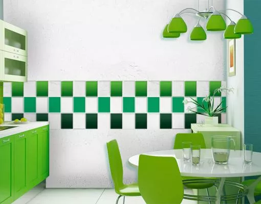 Farbenfrohe Fliesen-Aufkleber peppen langweilige, abgenutzte Kacheln auf Bild: Farbenfrohe Fliesen-Aufkleber peppen langweilige, abgenutzte Kacheln auf