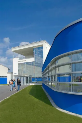 Bild: BAURCONSULT - Ingenieure + Architekten bauen Elementary and Middle School in Grafenwöhr für 1500 Schüler