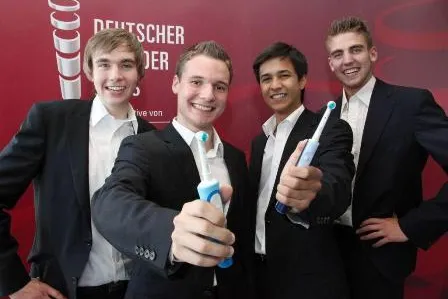 Bild: Strahlendes Siegerlächeln: Gewinnerteam des Deutschen Gründerpreises für Schüler setzt auf gesunde Zähne