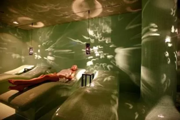 Bild: Toshiba und GFi statten preisgekröntes Design-Hotel wine & spa resort LOISIUM mit E-CORE LED-Lampen aus