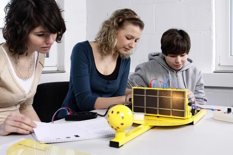 Bild: Gewinner der bundesweiten Schulaktion „Sonnenenergie im Klassenzimmer“ ermittelt