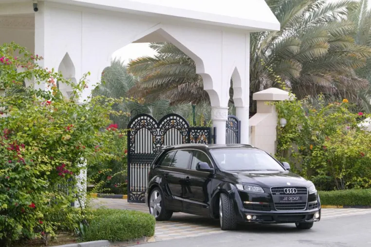 500 wilde Kompressor-Pferde: Audi Q7 mit Wide Body-Kit von JE DESIGN Bild: 500 wilde Kompressor-Pferde: Audi Q7 mit Wide Body-Kit von JE DESIGN