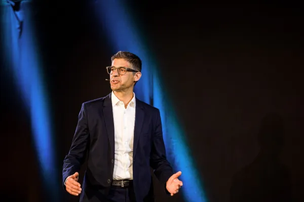 Bild: Michael Böhm erfolgreich beim Internationalen Speaker Slam
